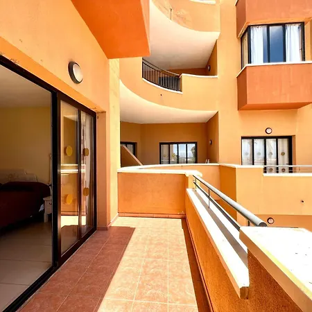 Апартаменты Junior Pool-sea View, Wifi And Heated Pool In Tenerife South