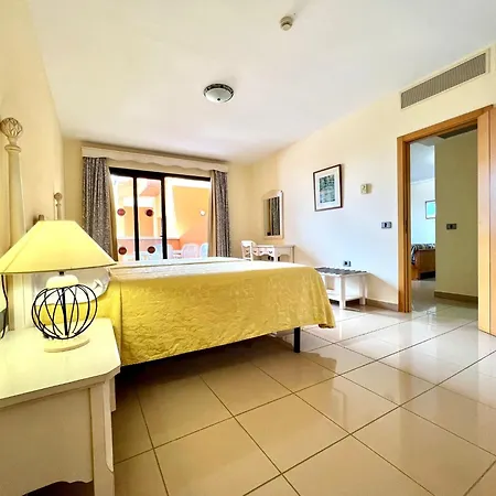 Апартаменты Junior Pool-sea View, Wifi And Heated Pool In Tenerife South Сан Мигель