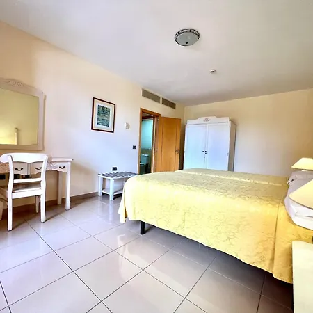 Junior Pool-sea View, Wifi And Heated Pool In Tenerife South Apartament